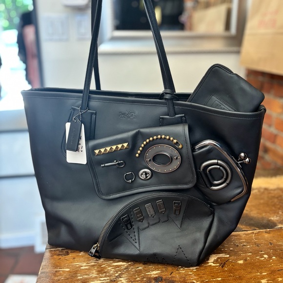 Rare and Mint! Coach Black Wink Tote 32/100 with Wallet Stud Hardware - Picture 1 of 13